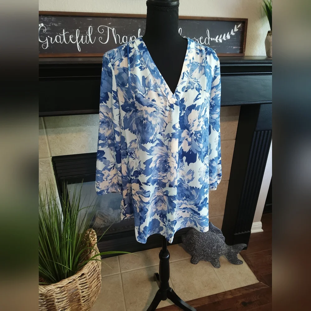 Jones New York Blue and White 3/4 Sleeve Relaxed Blouse - Picture 3 of 8